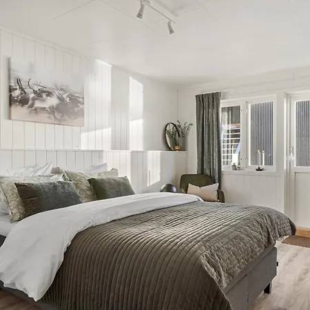 Apartment Steam Pier