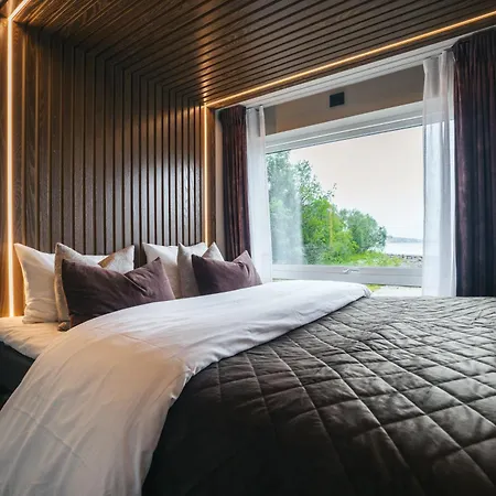 Steam Pier Apartment Kvaloya