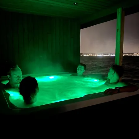 Steam Pier Adventure Apartamento Kvaloya