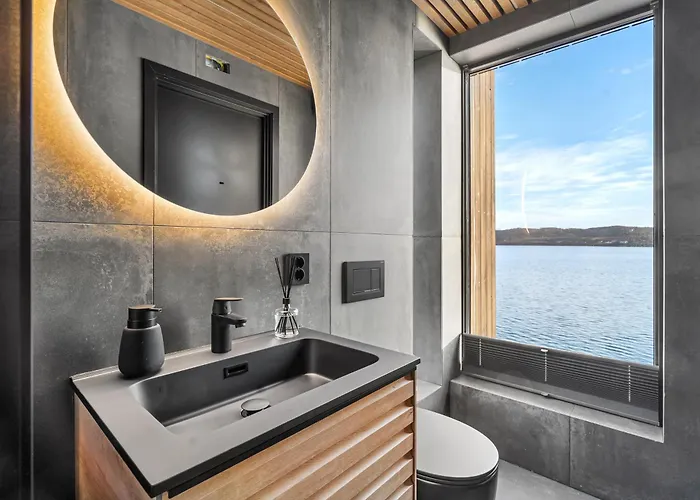 Steam Pier Adventure Kvaloya